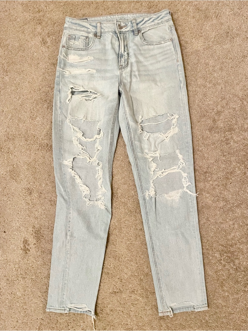 American Eagle Strigid Ripped Mom Jean